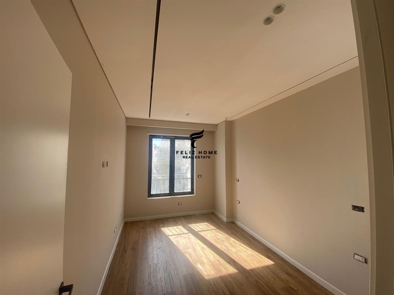 Shop for Rent 110 m2 Near Train Station 750 Euro