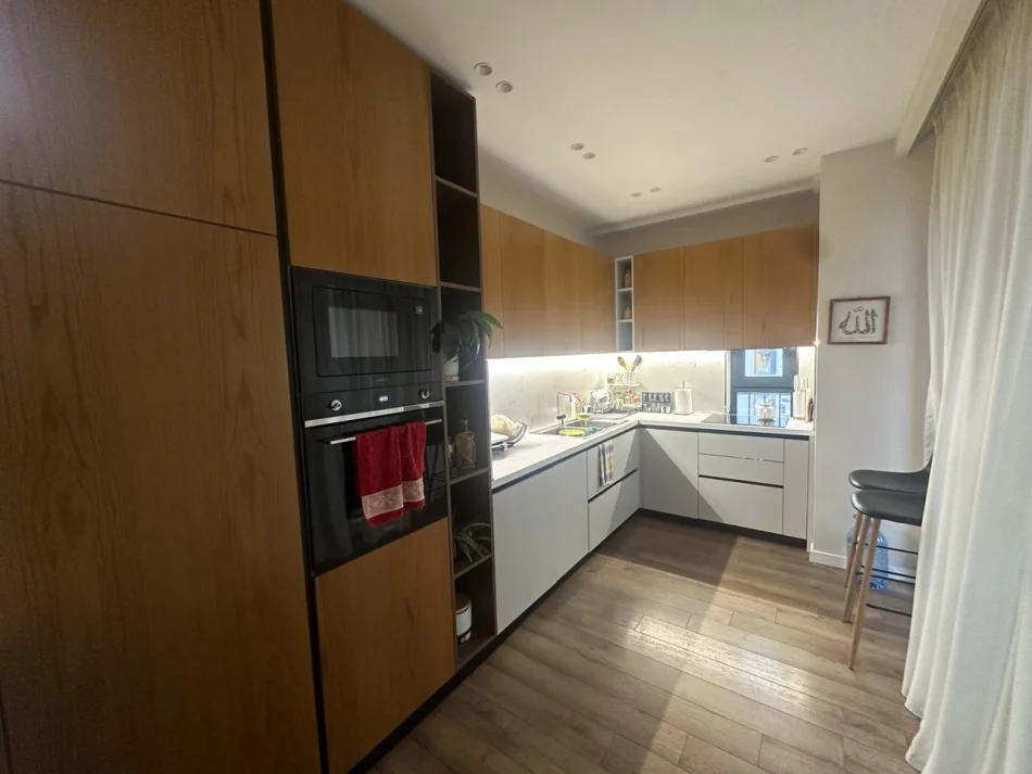 Tirane, shitet apartament 3+1 Kati 4, 650.000 € (Rruga e Kosovareve)