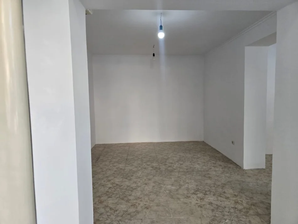 Tirana, locale commerciale in vendita Piano terra, 64 m² 195.000 € (Via Kavaja)