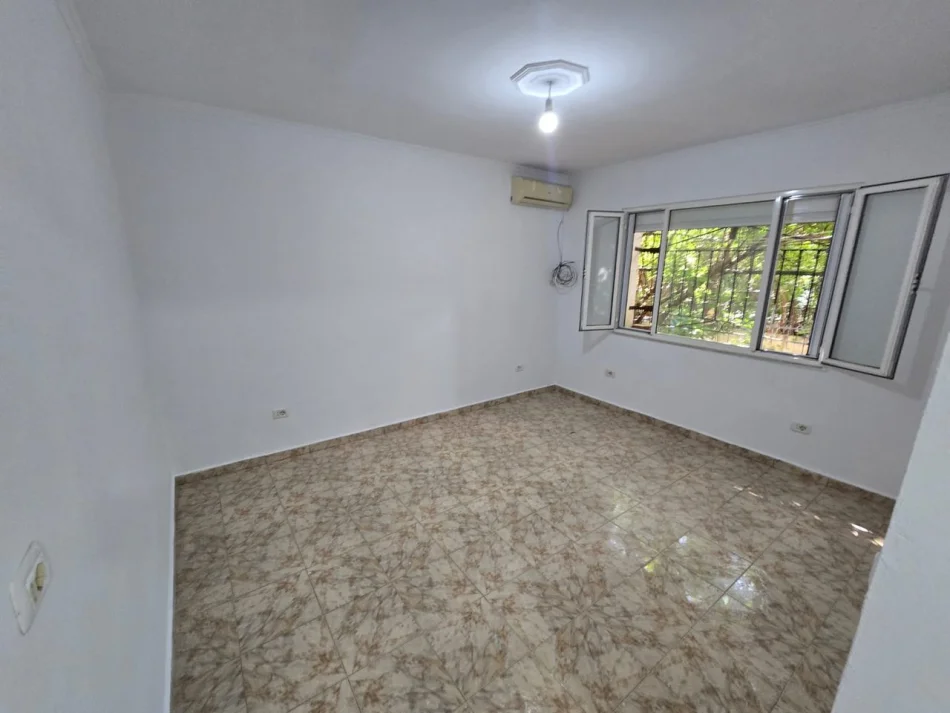 Tirana, locale commerciale in vendita Piano terra, 64 m² 195.000 € (Via Kavaja)