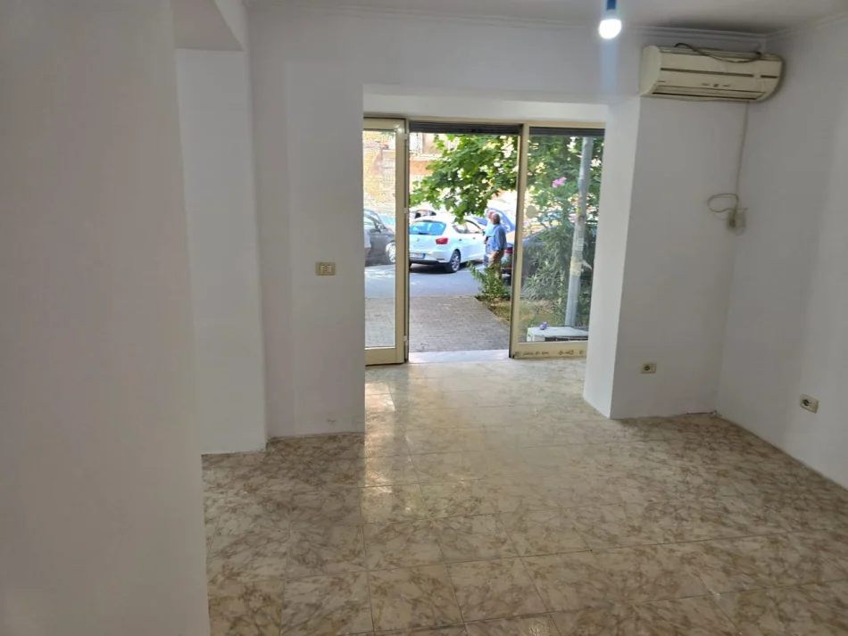 Tirana, locale commerciale in vendita Piano terra, 64 m² 195.000 € (Via Kavaja)