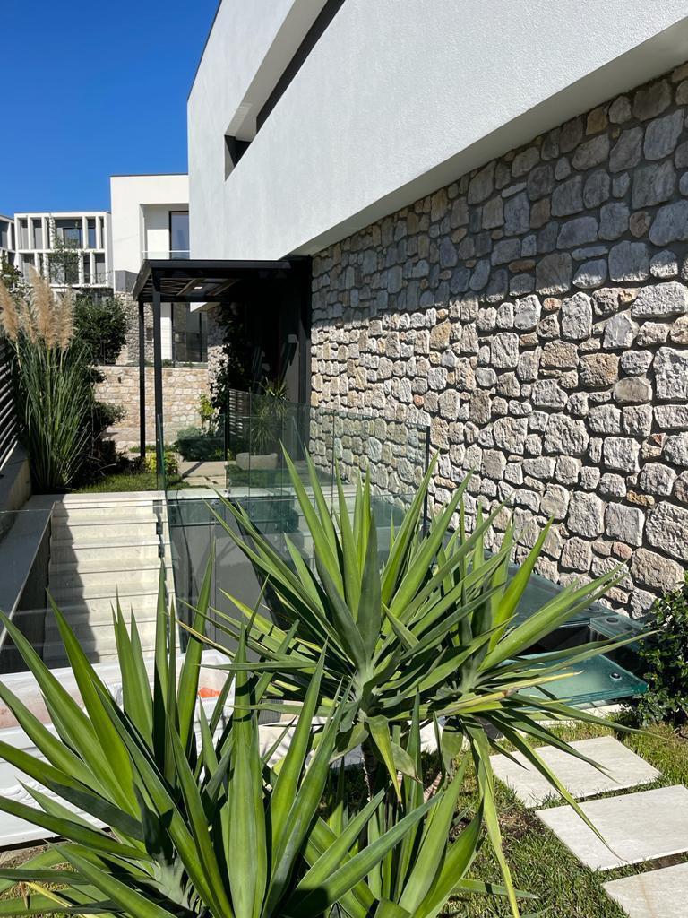 🏡 Individual Villa for Sale – Lake Farka