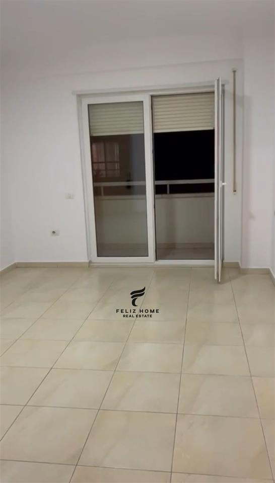 ZYRE ME QERA 110 M2 PAZARI I RI 1.000 EURO