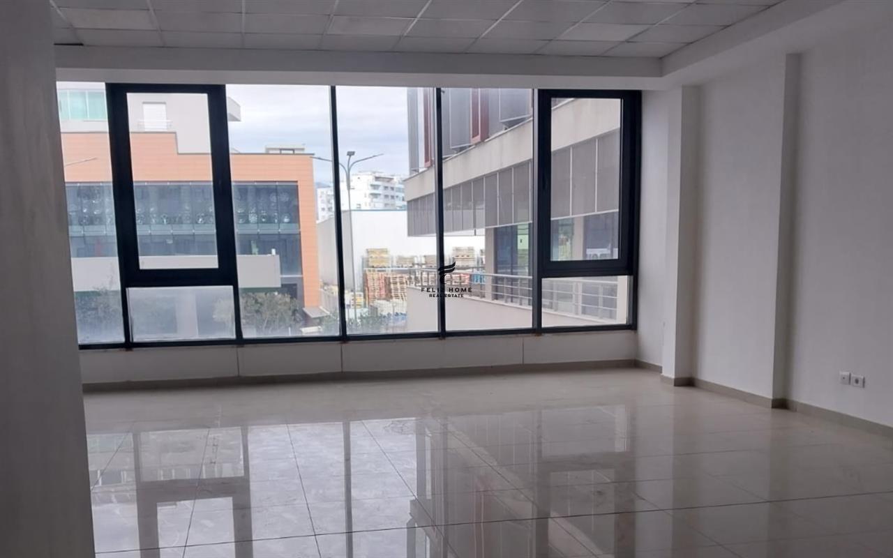 ZYRE ME QERA 230 M2 BRRYLI 2.000 EURO