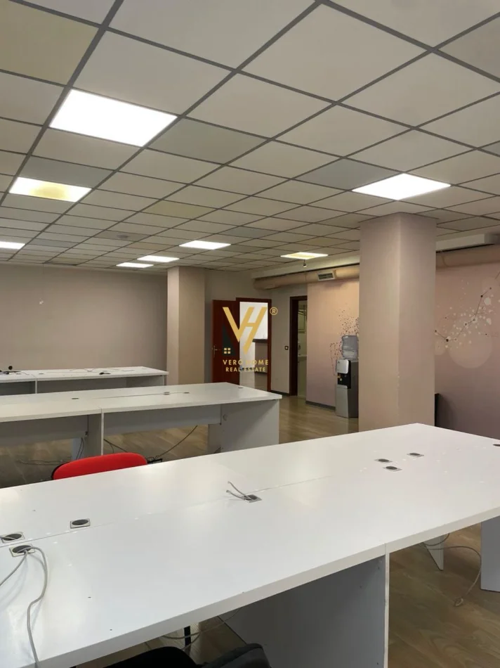 Tirana, Office for Rent - 1st Floor, 307 m², €3,400 (RRUGA ABDULLA KETA, CENTER)
