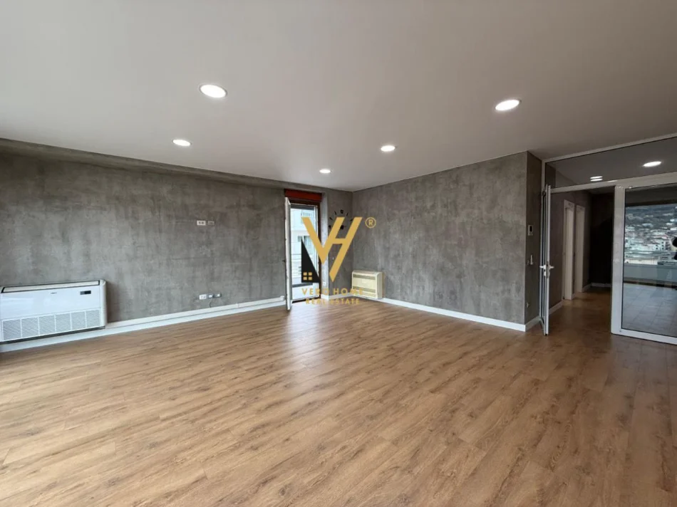 Tirana, Office for Rent - 7 Rooms, 200 m², €2,600 (DELIJORGJI)