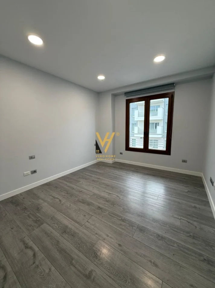 Tirana, Office for Rent - 7 Rooms, 200 m², €2,600 (DELIJORGJI)