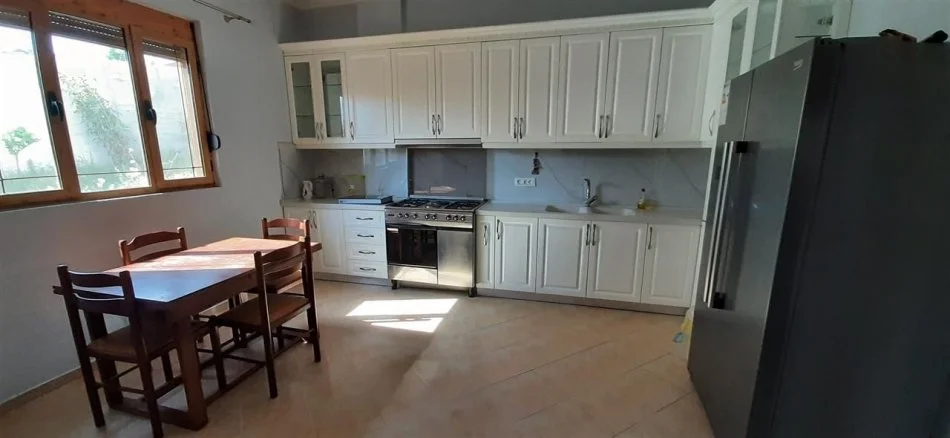 Tirano, affitto locale commerciale, 500 m² 2.000 € (TEG)