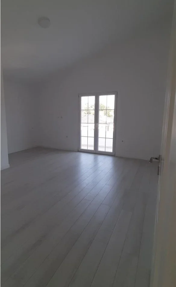 Tirano, affitto locale commerciale, 500 m² 2.000 € (TEG)