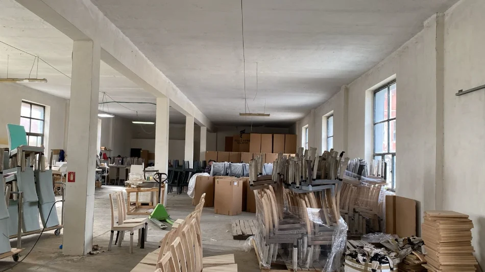 Tirane, jepet me qera magazine Kati 1, 540 m² 5.400 € (YZBERISHT)