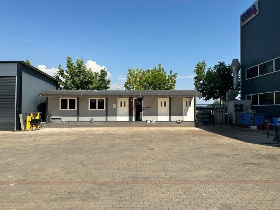 Tirana, locale commerciale in affitto al piano terra 0, 5.000 m² 8.000 € (RINAS)