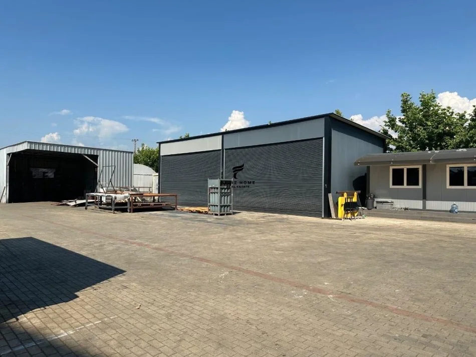 Tirana, locale commerciale in affitto al piano terra 0, 5.000 m² 8.000 € (RINAS)