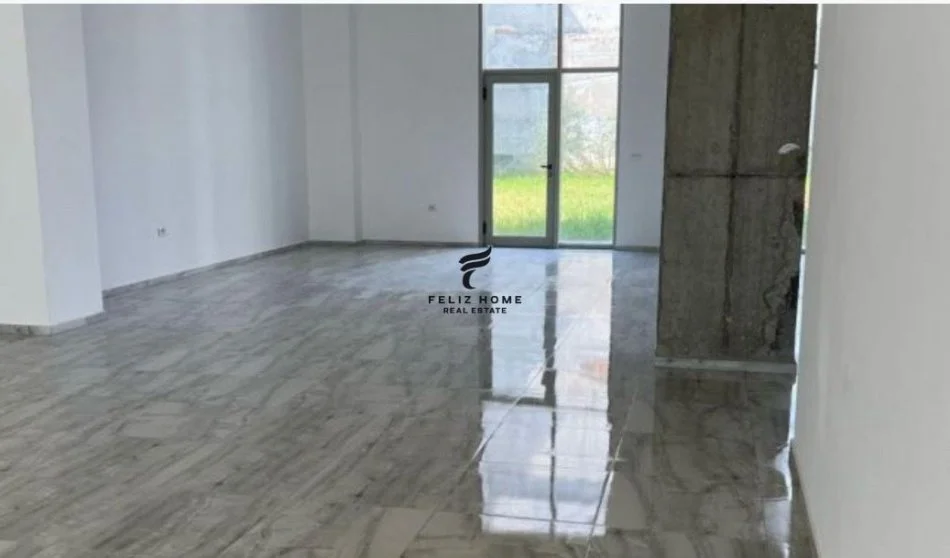 Tirane, affitto negozio al piano terra, 117 m², 1.000 € (SIRI KODRA)