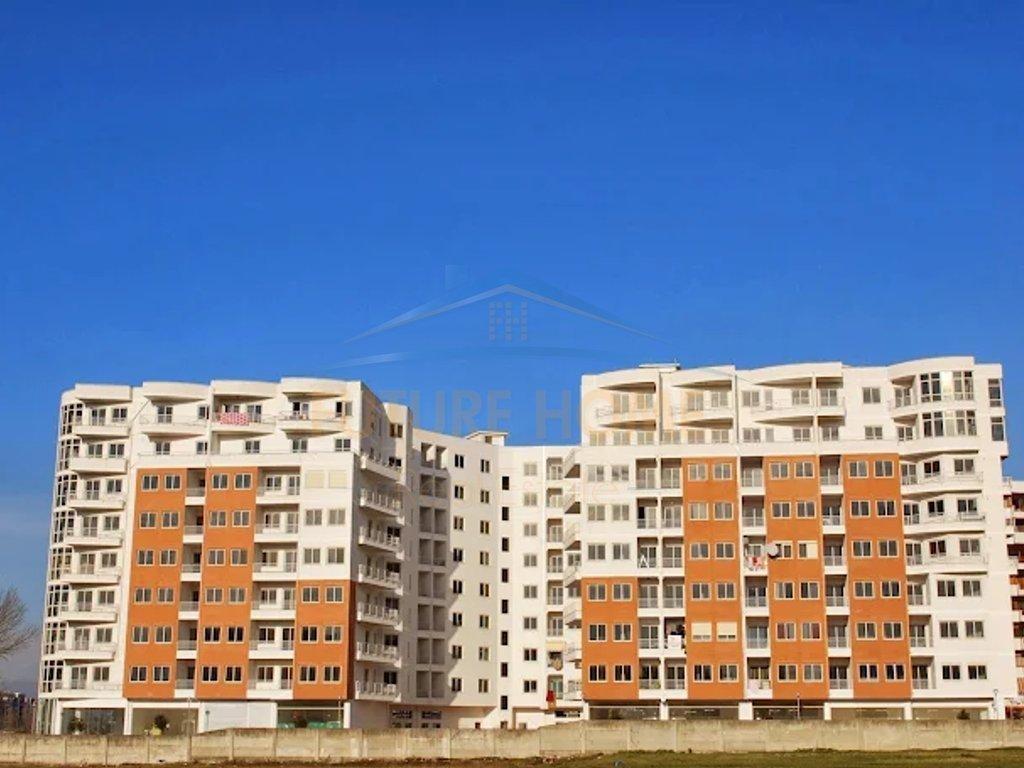 0683487469 Shitet siperfaqe garazhi, Yzberisht,Pallati LIN