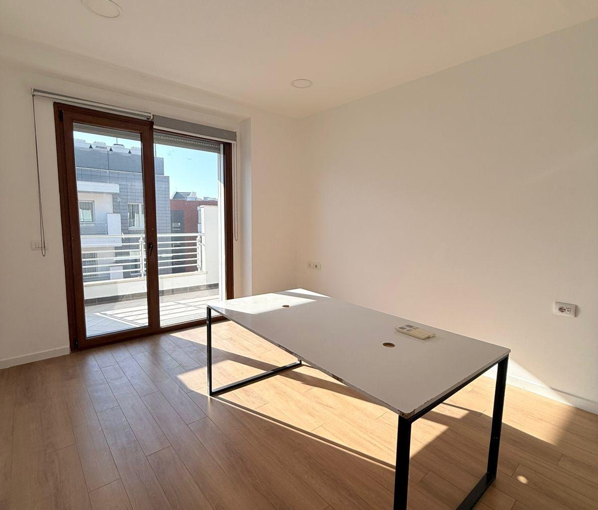 🏢 Ufficio con 4 stanze in affitto presso Delijorgji