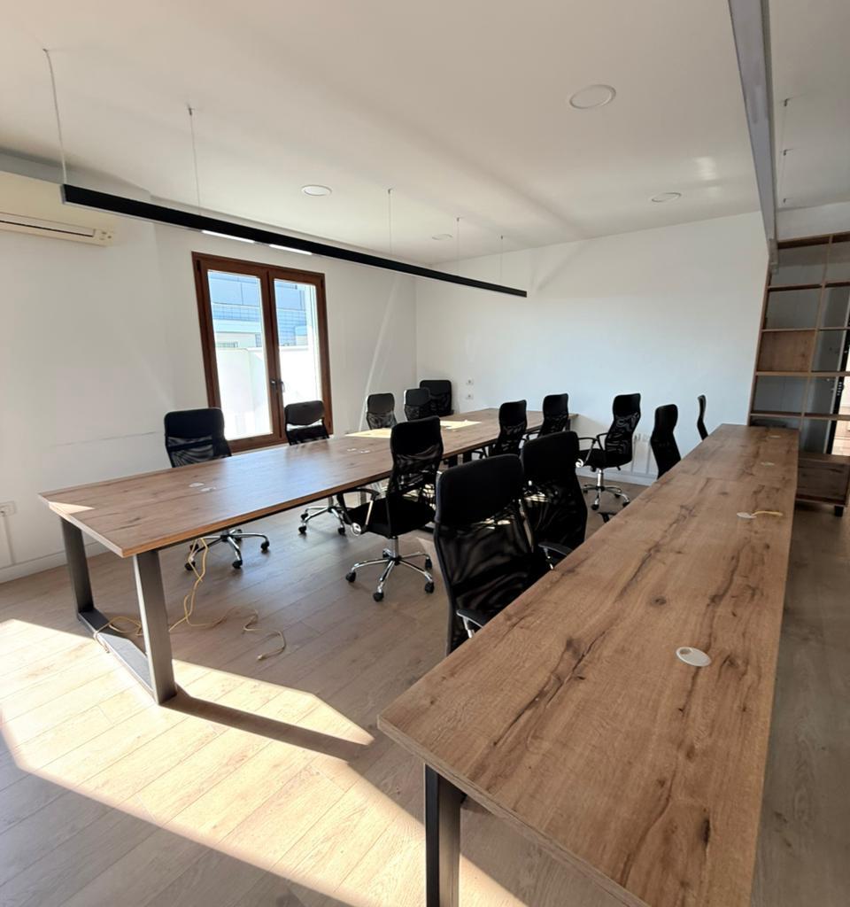🏢 Ufficio open space in affitto presso Delijorgji