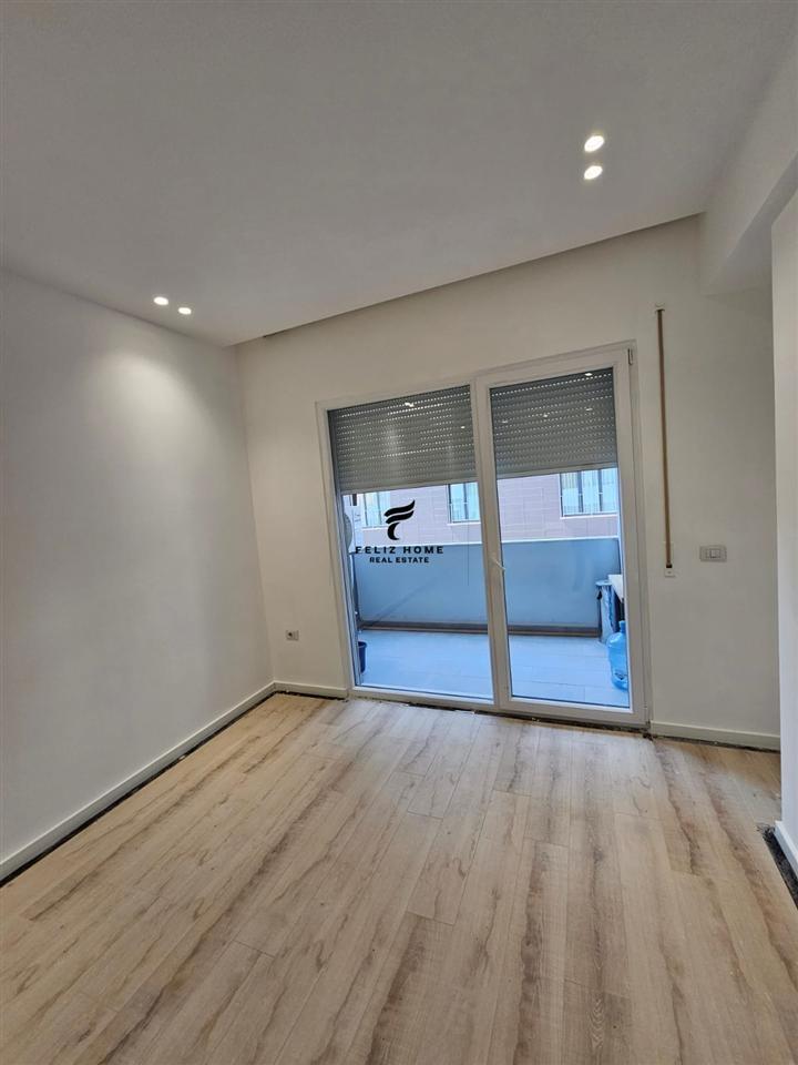 ZYRE ME QERA 80 M2 RRUGA E DIBRES 500 EURO