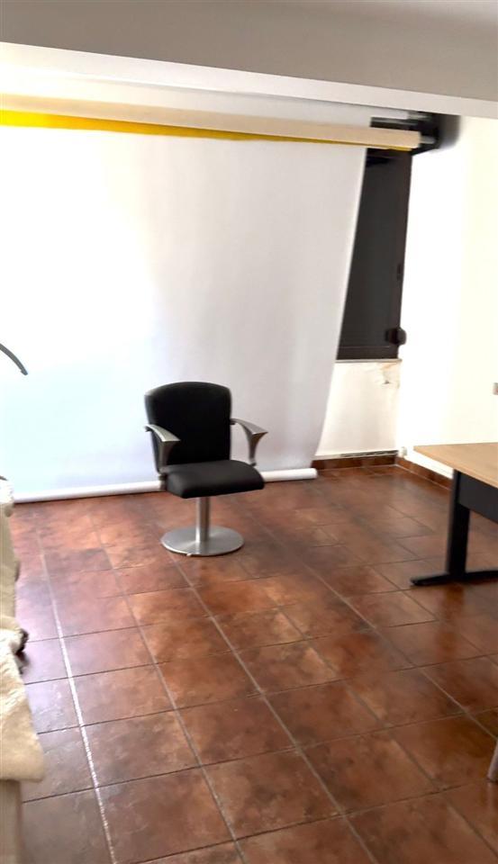 ZYRE ME QERA 106 M2 BLV.GJERGJ FISHTA 950 EURO