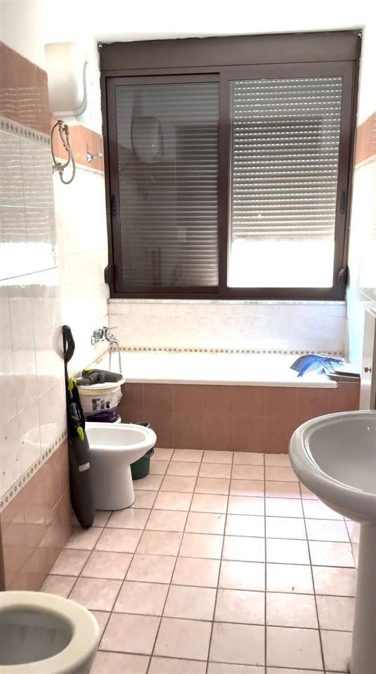 Zyra in affitto di 106 m² in Viale Gjergj Fishta