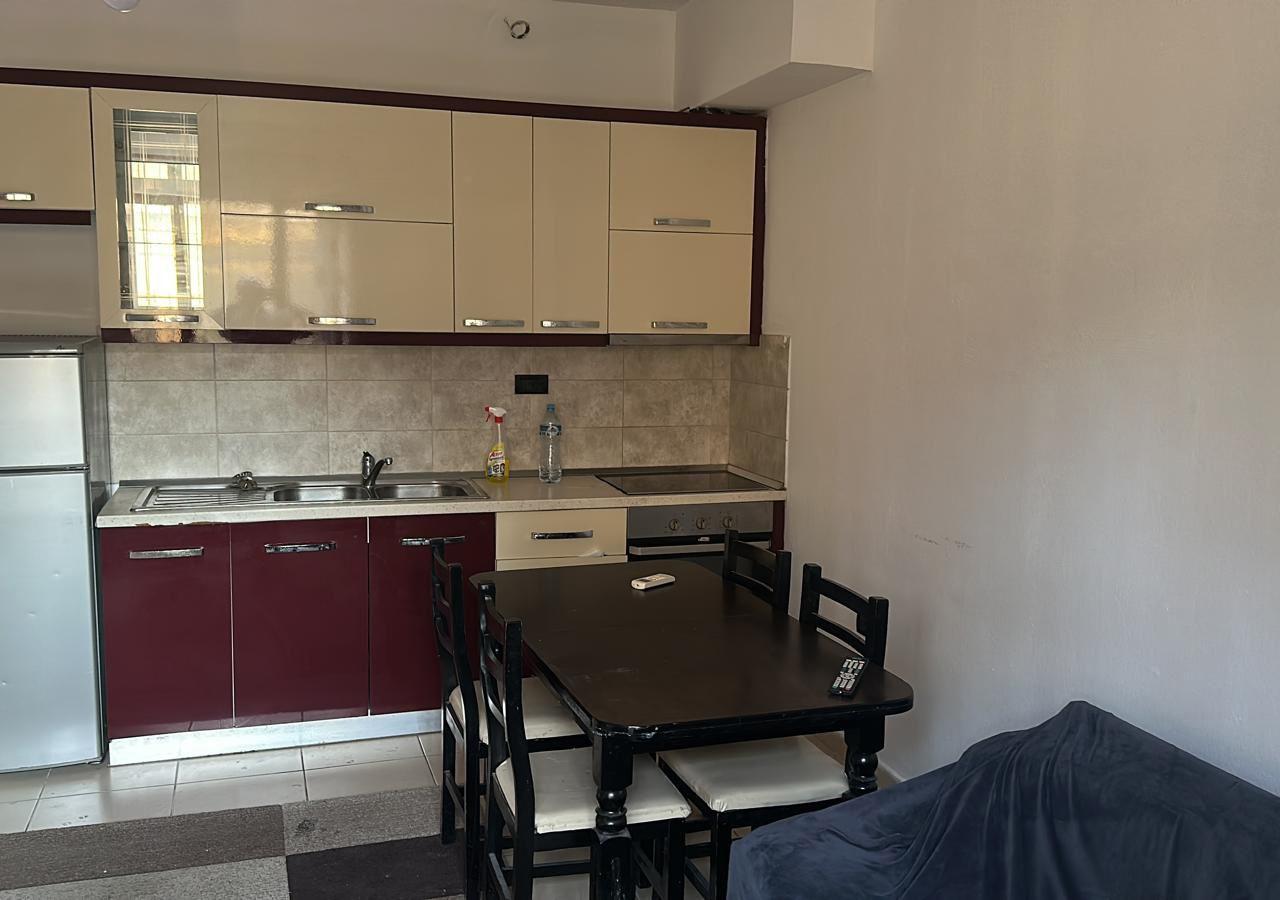 jepet me qera apartament 1+1 tek Selvia