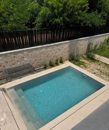 Vile con piscina in affitto a Collina Verde