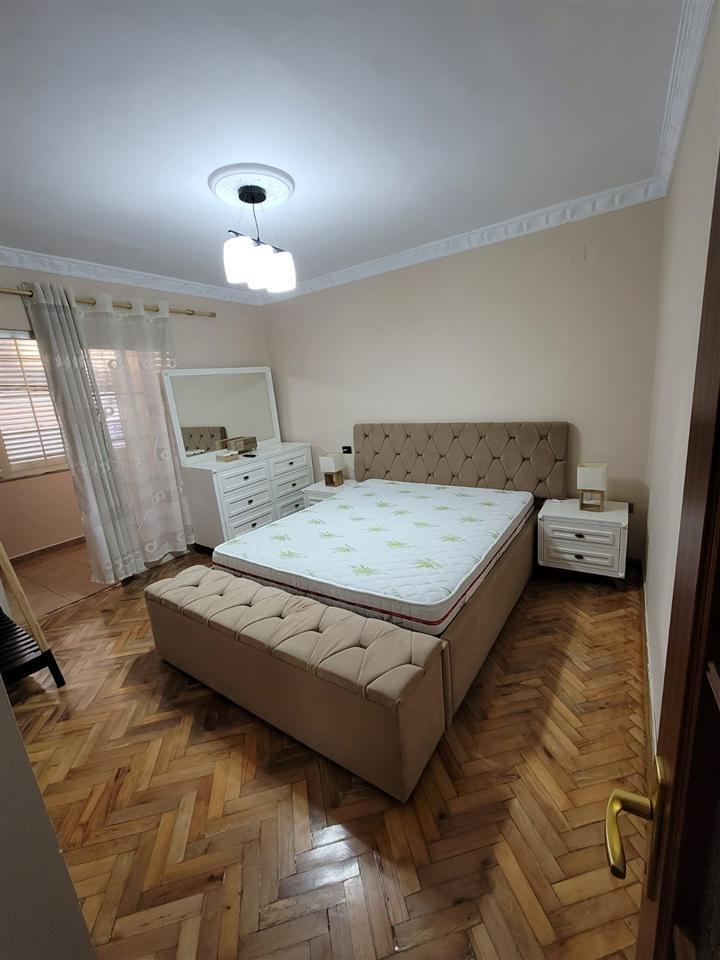 Appartamento con 2+1 in Via Fortuzi a 65.000 lek