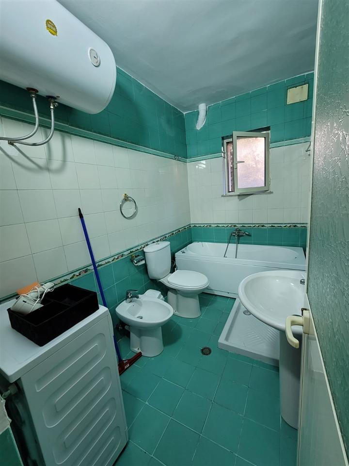 Appartamento con 2+1 in Via Fortuzi a 65.000 lek