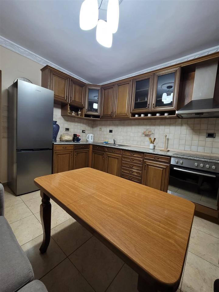 Appartamento con 2+1 in Via Fortuzi a 65.000 lek