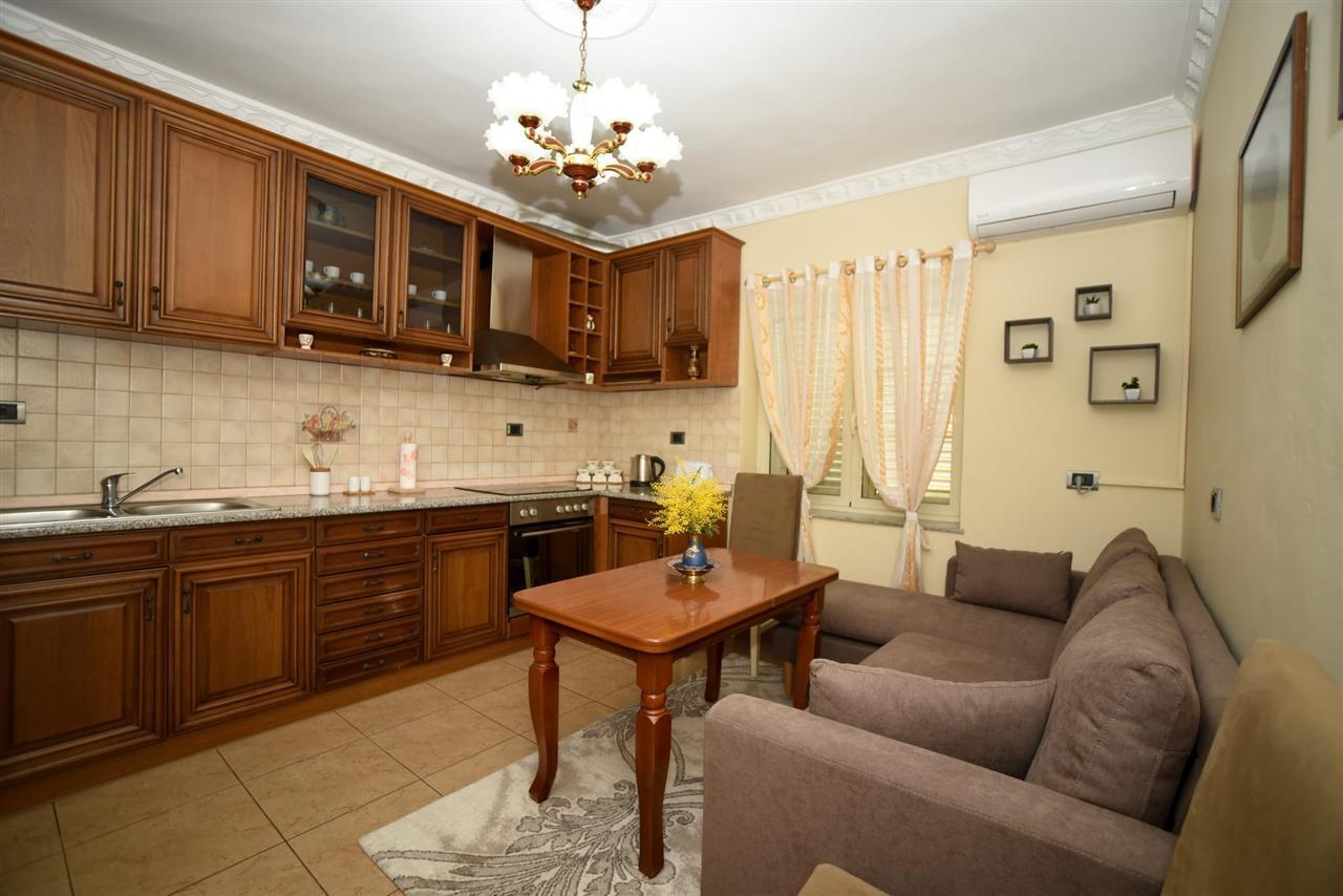 APARTAMENT ME QERA 2+1 RRUGA FORTUZI 65.000 LEKE