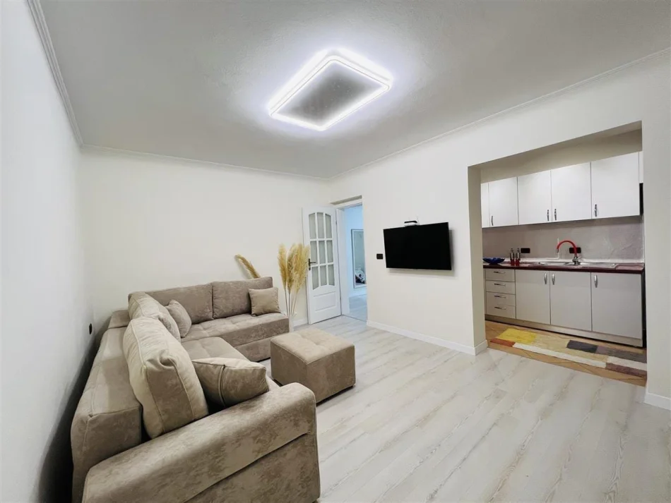 Tirana, vendesi appartamento 1+1 al piano 4, 65 m² 206.000 € (Stadio Dinamo)