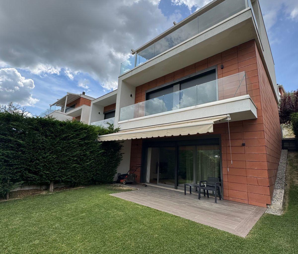 VENDESI VILLA CON GIARDINO DI 3 KATESHE MULLET