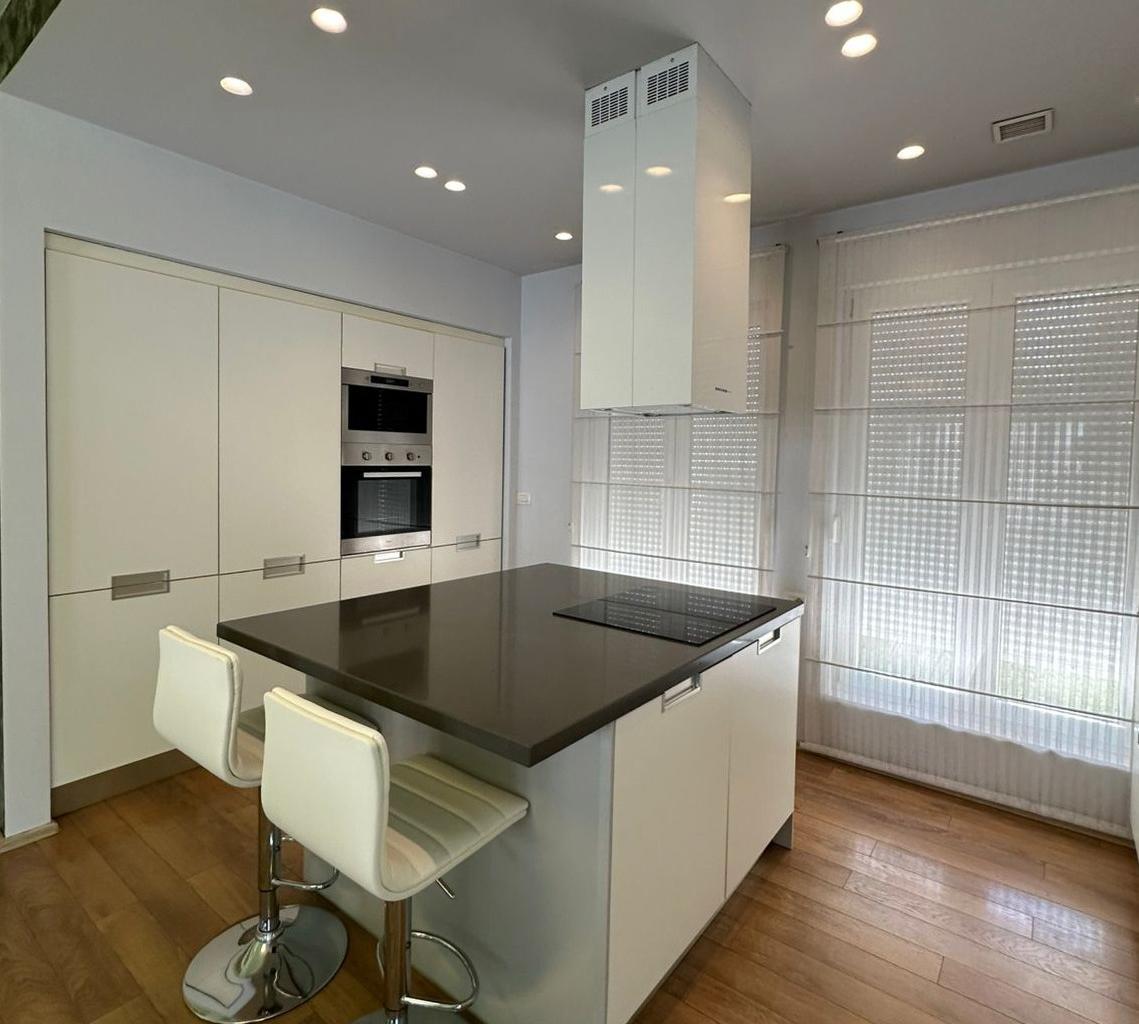 🏡✨ Jepet me Qira Vilë 4-Katëshe – White House Residence, pr