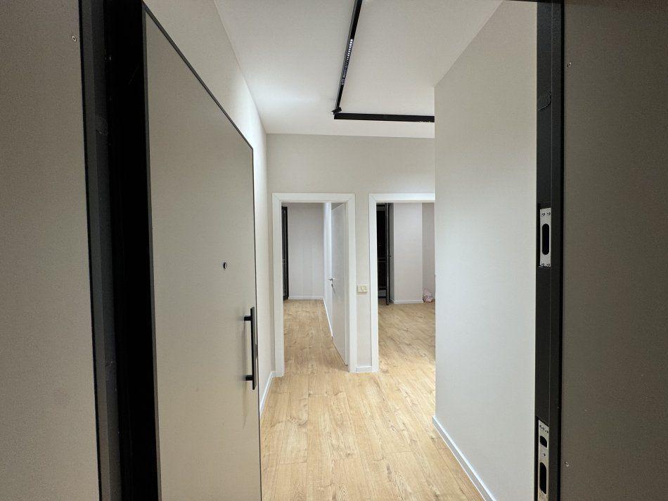 Commercial Space with 94 m2 in the Center for 1,000 Euro