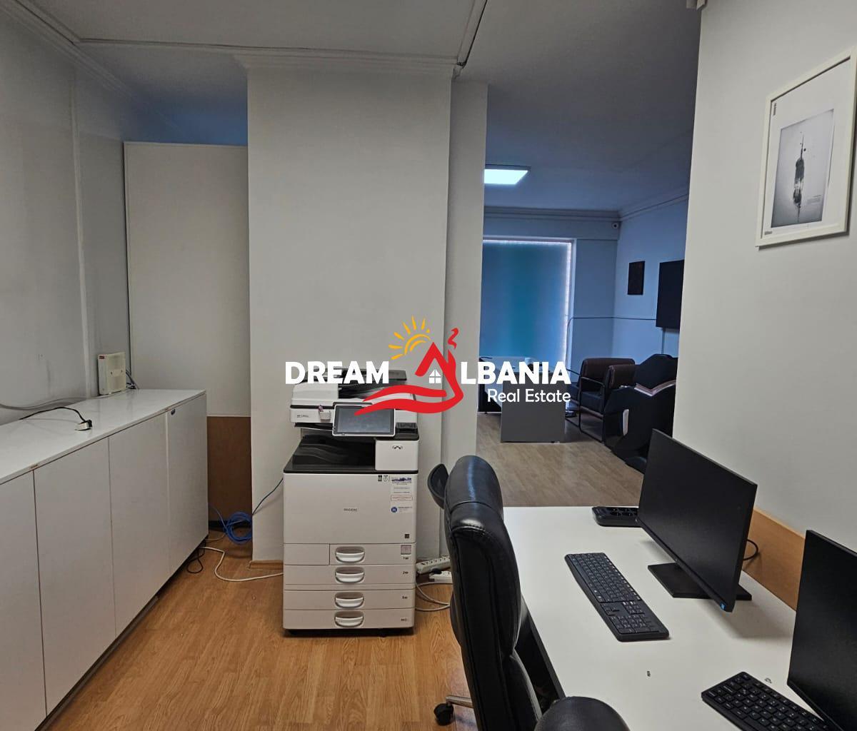 Ambient Biznesi tek Kristal Center ne Tirane (ID 42611533)