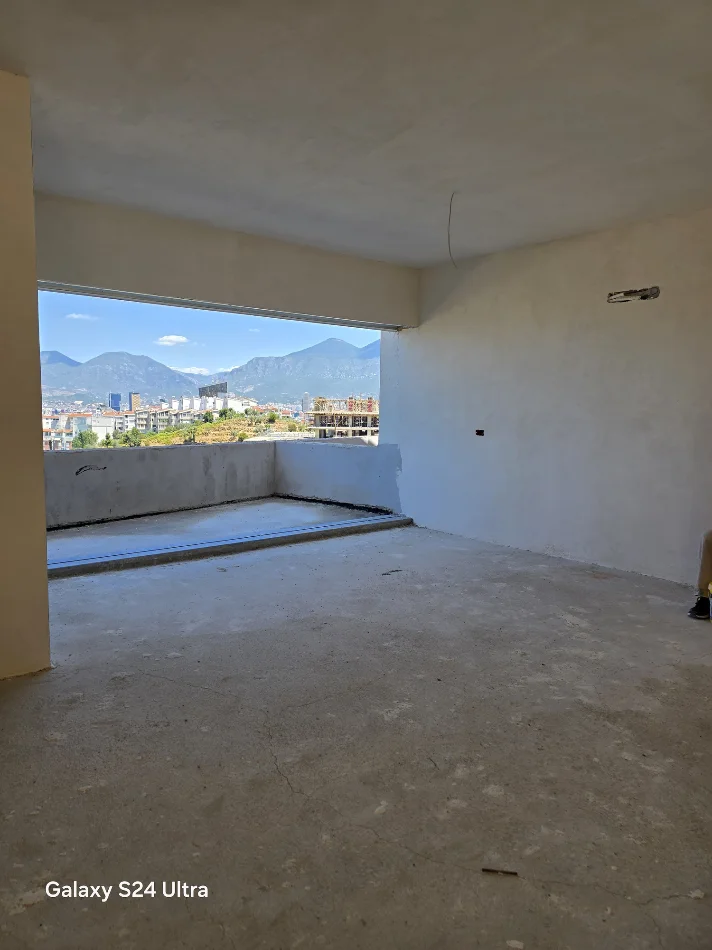 Tirane, shitet apartament 3+1 Kati 3, 231 m² 360.000 € (Kodra diellit)