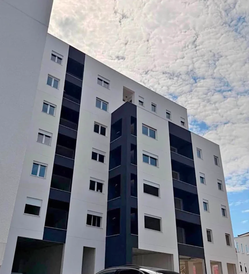 Tirane, shitet apartament 1+1 Kati 3, 76 m² 80.000 € (Platinium 2)