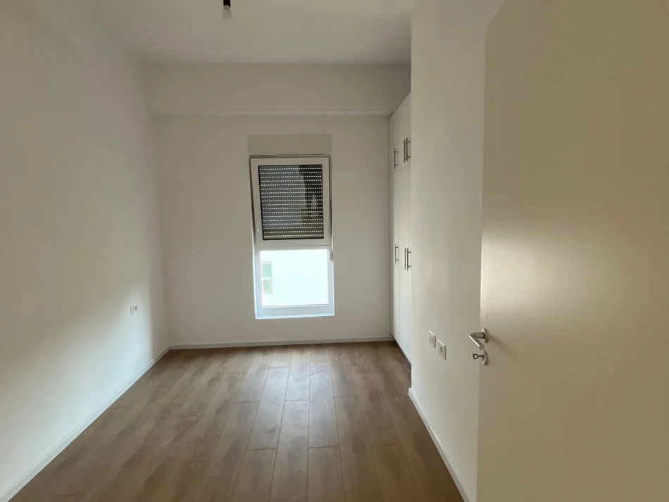 Tirane, vendesi appartamento 2+1+Balcone Piano 7, 74 m² 128.000 € (ALI DEMI)
