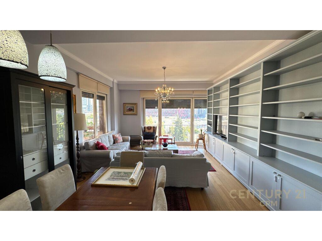 Qera, Apartament 3+1+2 + 2 Poste Parkime te Garda