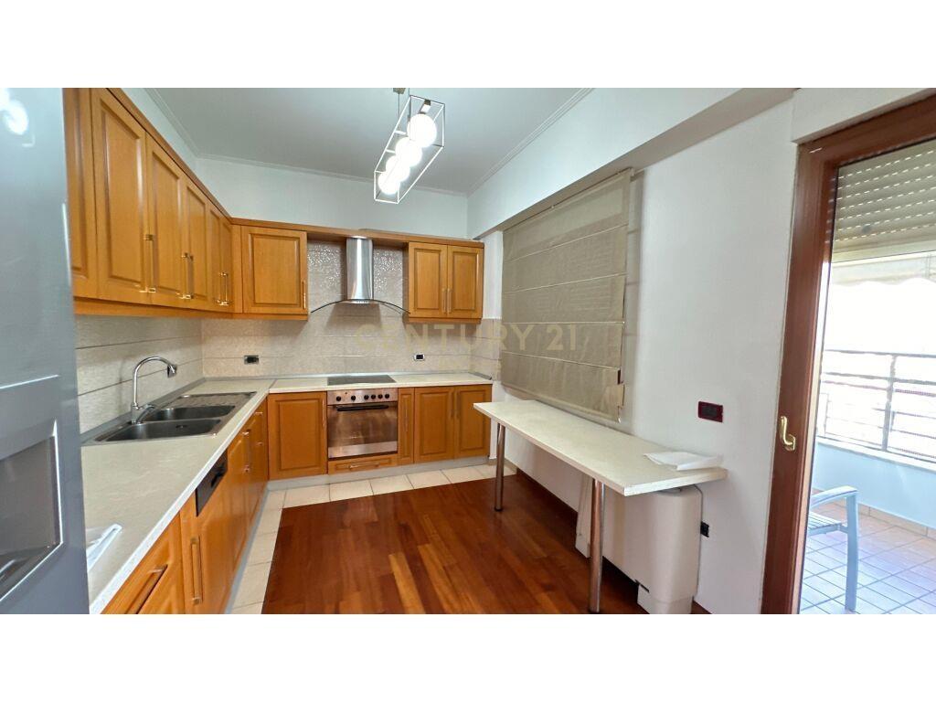 APARTAMENT 3+1+2 + PARKIM ME QIRA TE "KOMPLEKSI DINAMO"