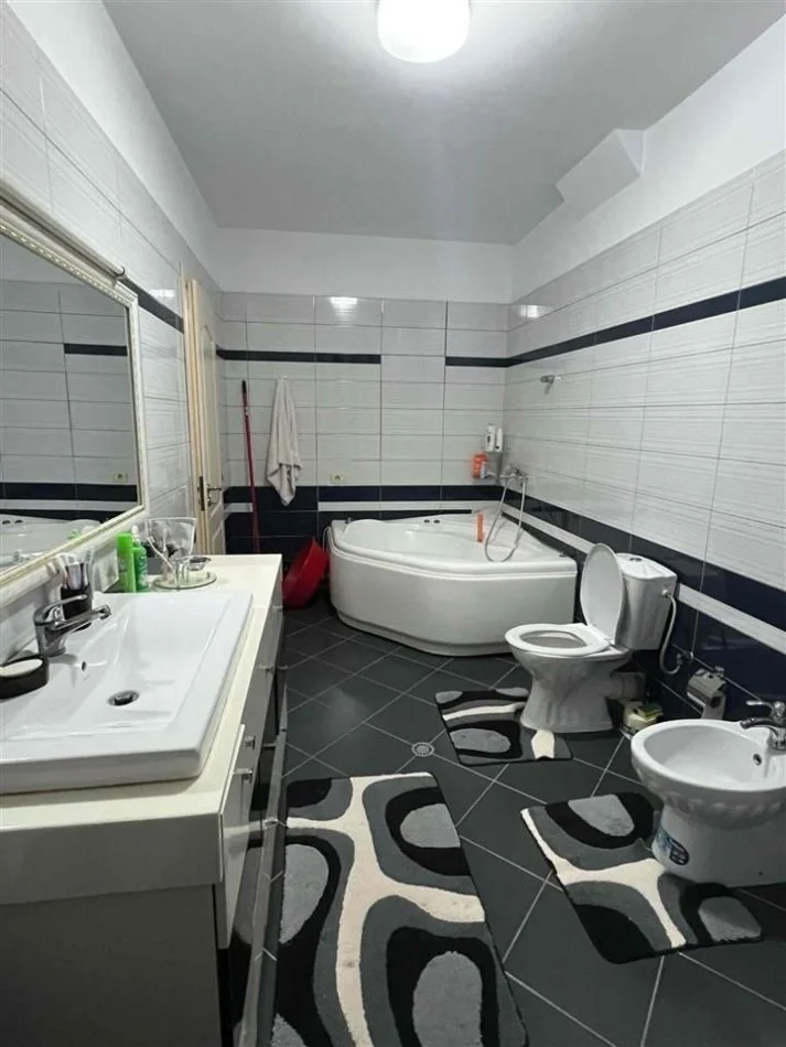 Tirane, vendesi appartamento 2+1+Balcone Piano 1, 106 m² 206.000 € (astir)