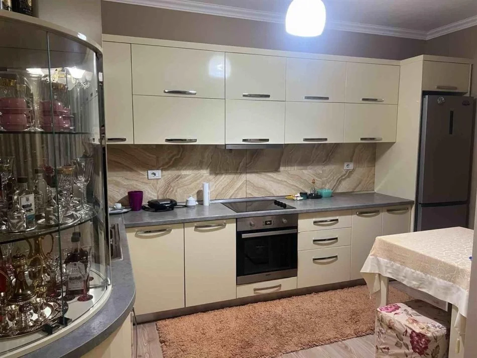 Tirane, vendesi appartamento 2+1+Balcone Piano 1, 106 m² 206.000 € (astir)