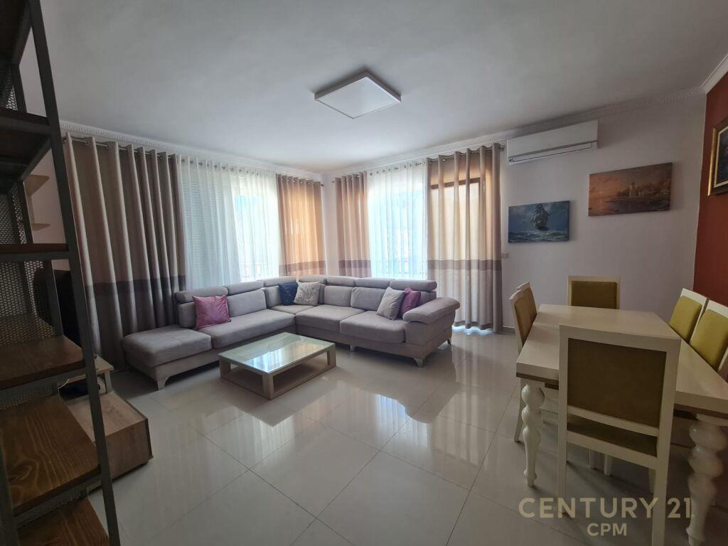 Apartament 2+2+2+Parking për qira tek xhamia,Kopshti Botanik