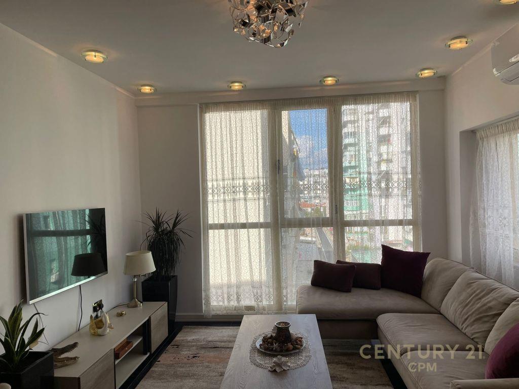Duplex Luksoz per Qira, ne Komunen e Parisit + Post Parkimi!