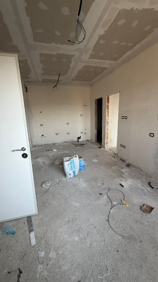 Tirane, shitet apartament 1+1 Kati 3, 54 m² 125.000 € (RRUGA E KAVAJES)