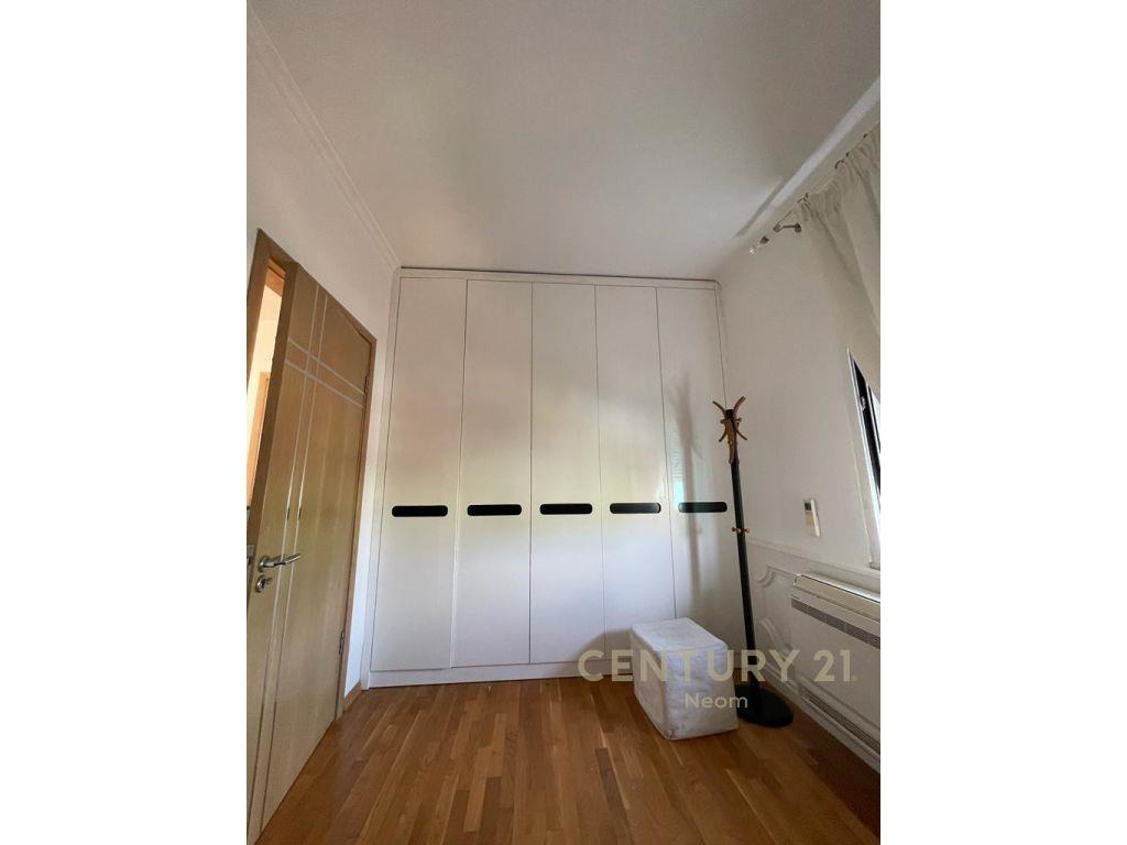 Ne Bllok, Jepet me qera apartament 2+1 I mobiluar