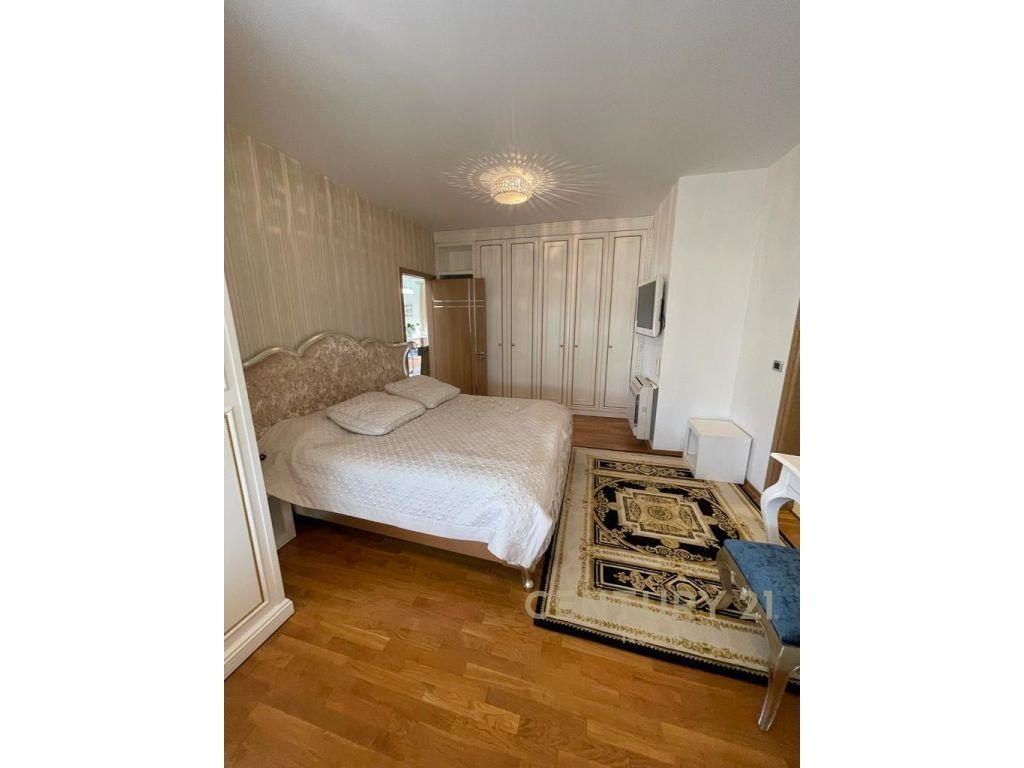 Ne Bllok, Jepet me qera apartament 2+1 I mobiluar