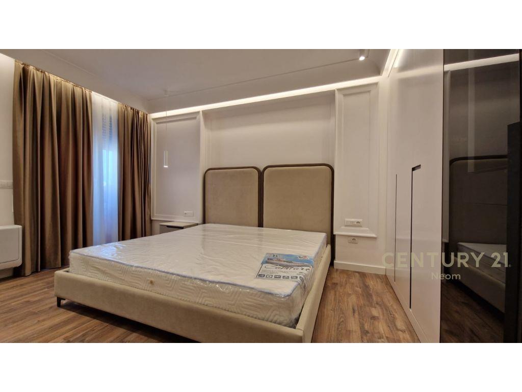 ME QIRA APARTAMENT 2+1+POST PARKIMI ,PRANE RR. E KOSOVAREVE