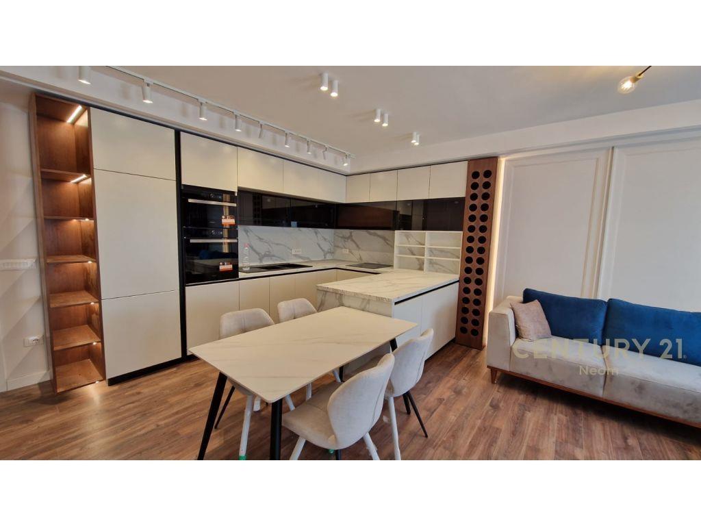 ME QIRA APARTAMENT 2+1+POST PARKIMI ,PRANE RR. E KOSOVAREVE