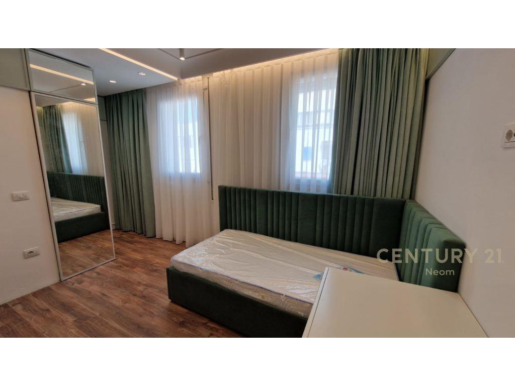 ME QIRA APARTAMENT 2+1+POST PARKIMI ,PRANE RR. E KOSOVAREVE
