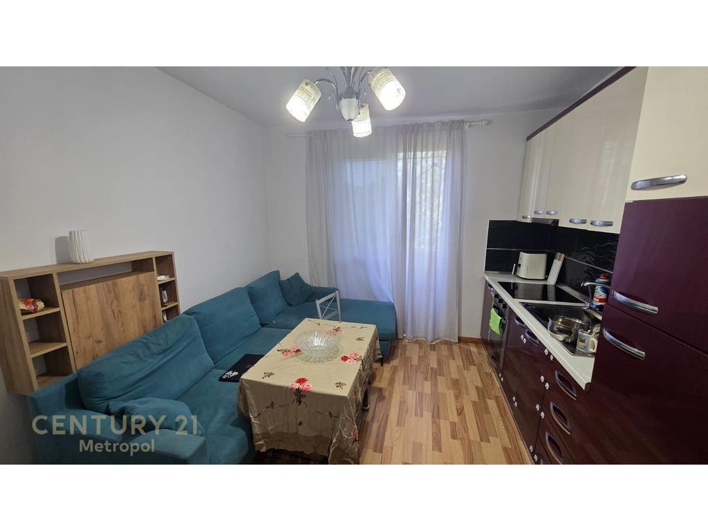 SHITET APARTAMENT 2+1, PËRBALLË ME SHKOLLEN "HARRY FULTZ"!